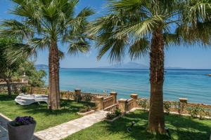 a view of the ocean from a resort with palm trees at Playa Del Zante in Amoudi