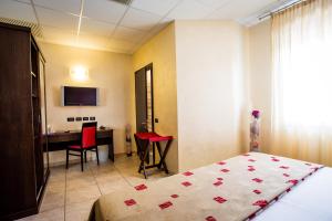Rúm í herbergi á Piccolo Hotel Nogara
