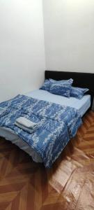 Katil atau katil-katil dalam bilik di Homestay Kg Razali