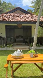 Κήπος έξω από το Villa Tamarind - Tangalle