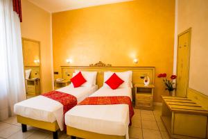 Rúm í herbergi á Piccolo Hotel Nogara