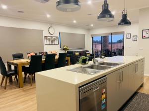 a kitchen and dining room with a table and chairs at Casa Amandah in Geelong