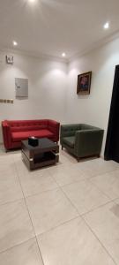 a living room with two couches and a table at وحدة سكنية سوبر لوكس in Quai
