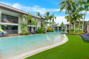 Bazén v ubytování Poolside at Temple Resort - A Lush Tropical Escape nebo v jeho okolí