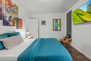 Postel nebo postele na pokoji v ubytování West Philadelphia Modern Hotel & Suites