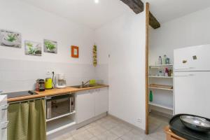 Gallery image of Serinity - 17th century, designer apartment in Pézenas