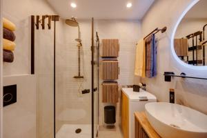 Ένα μπάνιο στο Seefeld ALPIN - Rustikales TIROLER CHALET Studio Apartment +52 φωτογραφίες