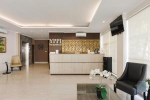 a lobby of a hotel with a reception desk at Sans Vibes Firdaus Mansion Kemang in Jakarta
