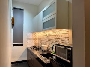 Kuchyň nebo kuchyňský kout v ubytování Seruni Terrace - Guesthouse Bandung
