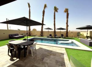 Bazén v ubytování Villa Marrakech DAR JAHYR nebo v jeho okolí