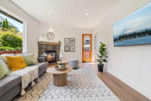 Posezení v ubytování Modern 2BR in DT Renton 3 AC WS 95 Shop&Parks