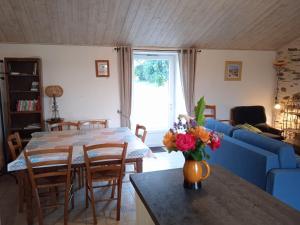 Posezení v ubytování Gîte authentique avec cheminée, terrasse privée, accessible PMR, pêche et activités ULM - Vendée - FR-1-426-431