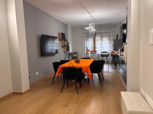 TV a/nebo společenská místnost v ubytování Grey Home