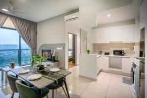 Кухня или мини-кухня в Astoria Ampang Modern 2Bedroom Suite Free Parking
