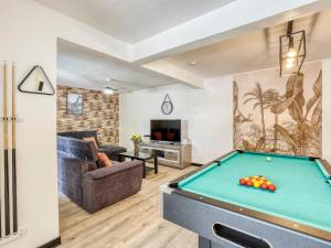 Τραπέζι μπιλιάρδου στο Grande maison familiale avec jeux et terrasse près de Saint-Denis - FR-1-786-46