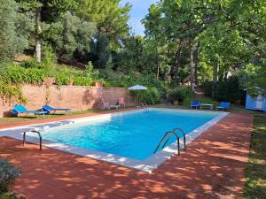 Swimmingpoolen hos eller tæt på Casale della Luna