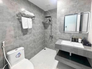 a bathroom with a toilet and a sink at An Dương Hotel in Lạng Sơn