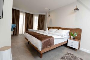 Кровать или кровати в номере Eyes Of Egypt Pyramids View Boutique Hotel
