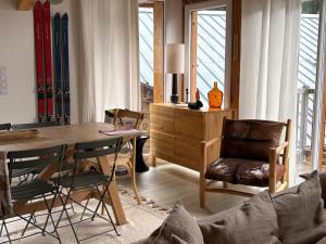 a living room with a wooden table and chairs at Chalet Belleville in Béranger