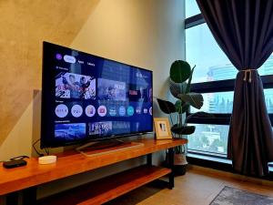 Μια τηλεόραση ή/και κέντρο ψυχαγωγίας στο Metro Studio - Direct LRT access, near Pantai Hospital, University Malaya, Mid Valley, Bangsar