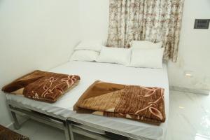 Postel nebo postele na pokoji v ubytování Sun City Resort & Restaurant