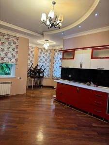 Η κουζίνα ή μικρή κουζίνα στο Lux House İn Guba