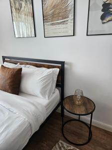 Postel nebo postele na pokoji v ubytování La Cetate Luxury Apartment
