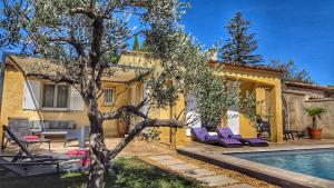 Πισίνα στο ή κοντά στο Villa Clémentine