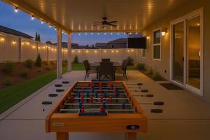 Fotografie z fotogalerie ubytování 5 BR Pool & Games Retreat - New Year's Cheer Gift v destinaci Winchester