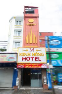 a minnie hong hotel sign in front of a building at Minh Hồng Hotel in Ho Chi Minh City