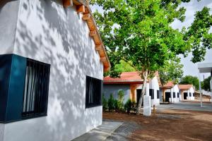 Bygningen som campingpladsen ligger i