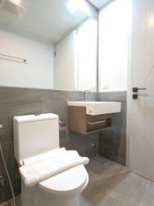 Bilik mandi di Stylish Urban Escape 1Bed Apt T2-822