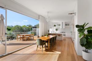 Ban công/sân hiên tại Haven on Birdwood 400m to Beach