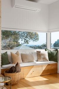 Khu vực ghế ngồi tại Haven on Birdwood 400m to Beach