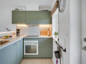 Η κουζίνα ή μικρή κουζίνα στο Apartment Sipi - 100m from the sea by Interhome +12 φωτογραφίες