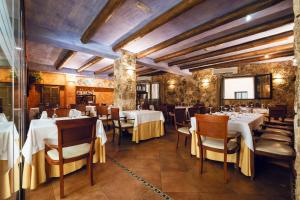 a dining room with white tables and chairs at Hotel & Spa Sierra de Cazorla 4* in Cazorla