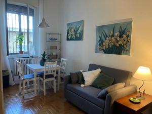 a living room with a couch and a table at Appartamento Rosaneve in Brugherio