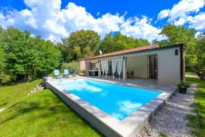 Bazén v ubytování Villa Green Silence by IstriaLux nebo v jeho okolí