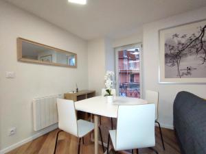 a dining room with a white table and chairs at Jaurès 3 - appart proche gare in La Roche-sur-Foron