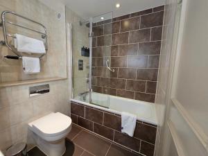 Koupelna v ubytování Dancenter Boutique Luxury Gatwick Airport