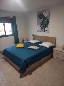 Ένα ή περισσότερα κρεβάτια σε δωμάτιο στο Villa Hibiscus des Bains
