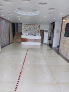 a room with a rope on the floor of a building at نزل حياة طيبة للنزل السياحة in Al Nawārīyah