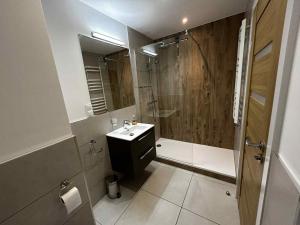 a bathroom with a sink and a shower at Apartament Wygodny 2 in Białystok