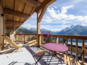 ラ・ロジエールにあるAppartement moderne avec balcon et parking à La Rosière - FR-1-690-9の山のポーチ +7枚の写真