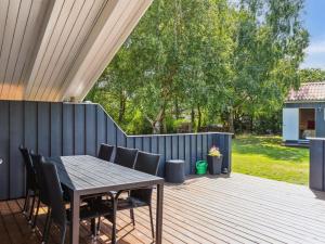 Zahrada ubytování Holiday Home Dorti - 725m from the sea by Interhome