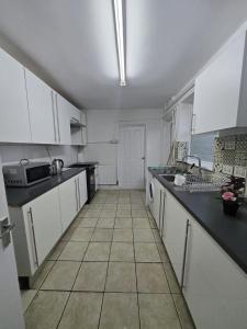 Gallery image of 4Bed Spacious New Refurbish Home Near Westfield in London