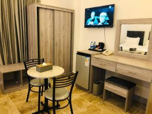 a room with a desk and a table and chairs at The charming view in Wadi Musa