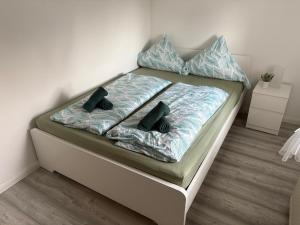 a bed with two pillows on it in a room at Geräumige Ferienwohnung - ideal für Monteure in Förderstedt, Staßfurt in Staßfurt