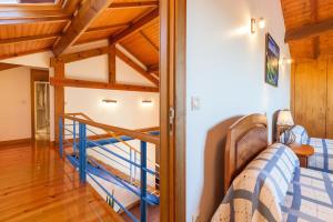 Ένα ή περισσότερα κρεβάτια σε δωμάτιο στο Casa da Roteia