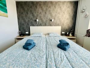 Ένα ή περισσότερα κρεβάτια σε δωμάτιο στο Downtown Apartment